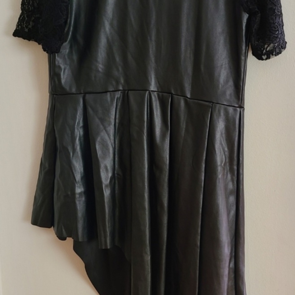 Ashley Stewart Stylish Black Top Size 14/16.
